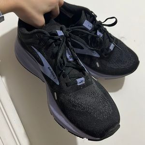 Brooks Launch 9 running sneaker